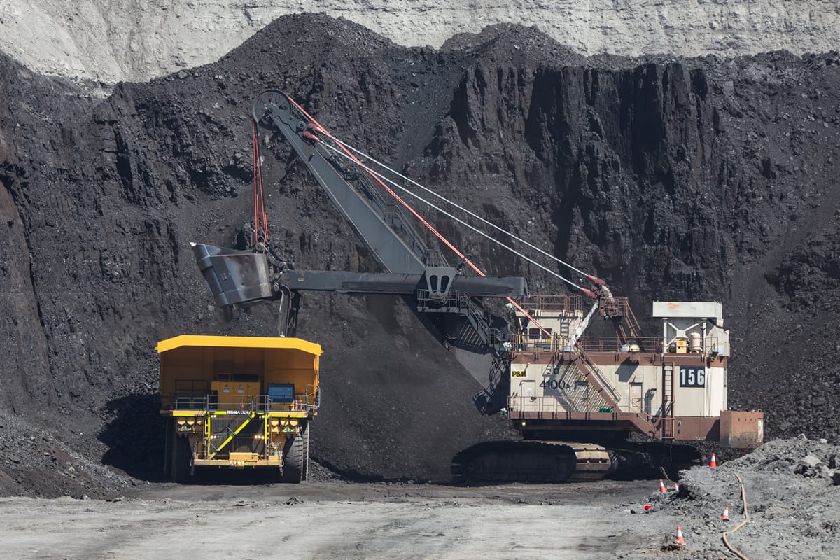 Trump’s 2-year reprieve gives coal plants ‘a free pass to pollute’